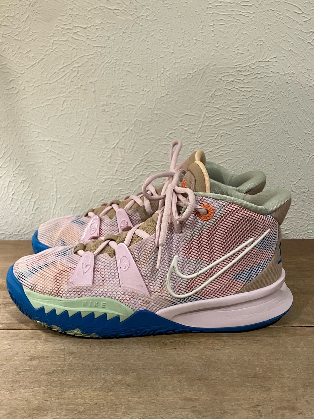Nike Kyrie 7 ‘1 World 1 People’ Sneaker - Picture 3 of 12